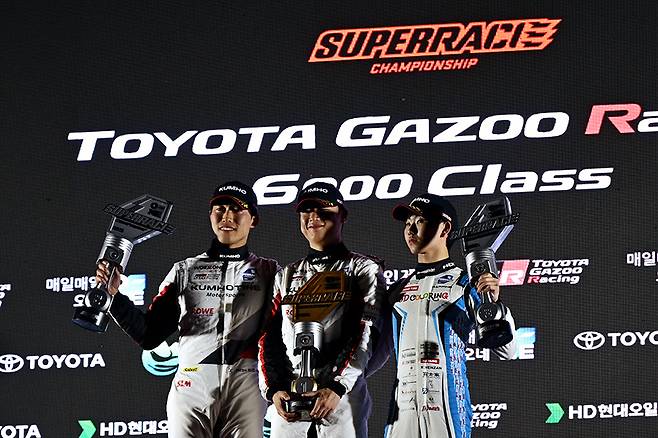 포디엄에 오른 노동기, 이창욱 그리고 헨잔 료마