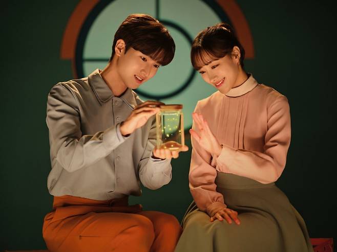 올리버(신재범)와 클레어(장민제)