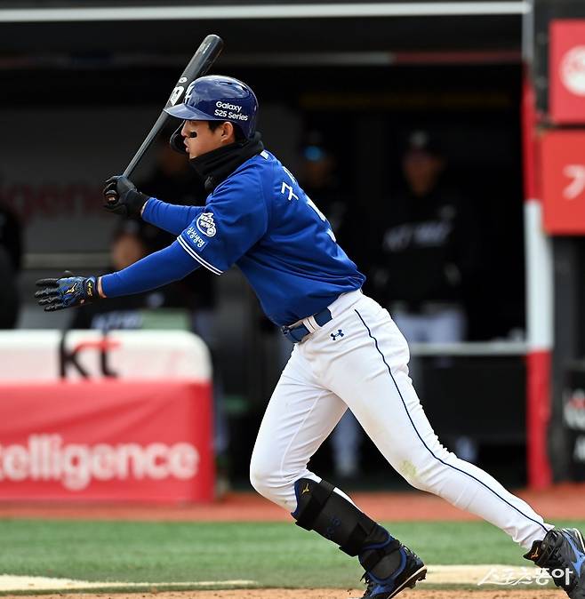 삼성 구자욱은 올 시즌 내내 기나긴 타격 부진에 시달렸지만, 6월 들어 회복할 기미를 보이고 있다. 부진에서 벗어나기 위한 엄청난 노력과 코칭스태프의 믿음으로 좋았을 때의 감각을 되찾는 모양새다. 스포츠동아 DB