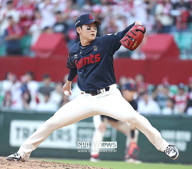 ▲ 위력적인 투구로 팀 불펜에 큰 힘을 보태고 있는 롯데 최준용 ⓒ곽혜미 기자