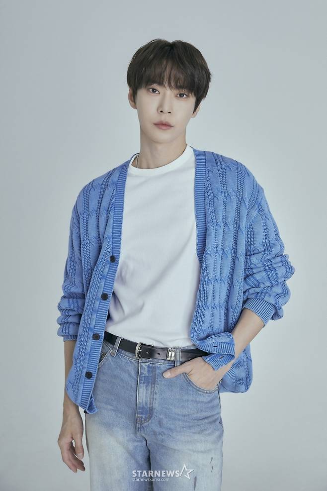 그룹 NCT 도영이 지난 5일 진행된 라운드 인터뷰를 위해 포즈를 취하고 있다. /사진제공=SM /25.06.09 /사진=김휘선 hwijpg@