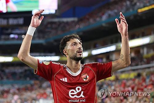 하비에르 마스체라노 감독이 이끄는 인터 마이애미가 15일(한국시간) 미국 플로리다주 마이애미에 있는 하드록 스타디움에서 열린 알아흘리(이집트)와의 2025 FIFA 클럽 월드컵 개막 전에서 득점 없이 0-0으로 비겼다.&nbsp;연합뉴스