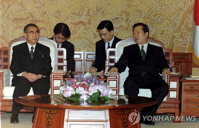 지난 1999년의 한·일 정상회담 김대중 대통령과 오부치 일본총리가 20일 청와대에서 한,일 정상회담을 하고있다. 청와대/ 박일 1999. 3.20 (서울=연합)<저작권자 ⓒ 2001 연 합 뉴 스. 무단전재-재배포 금지.>