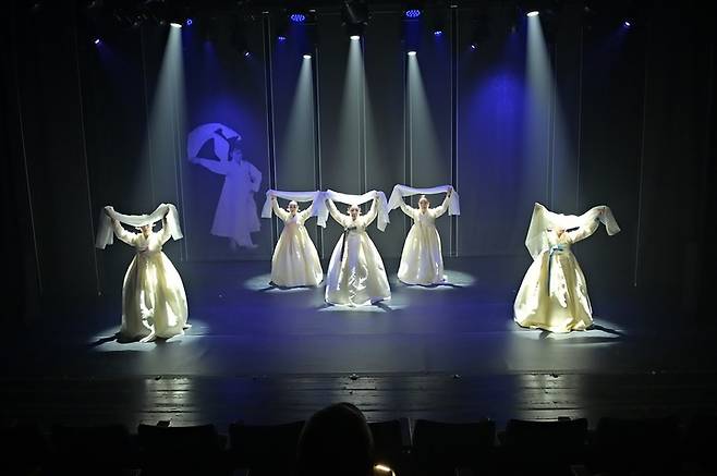 김미자무용단 지난 공연 모습.