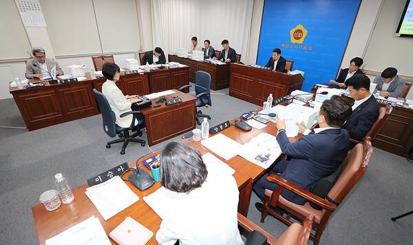 16일 열린 제주도의회 환경도시위원회 회의. ⓒ헤드라인제주