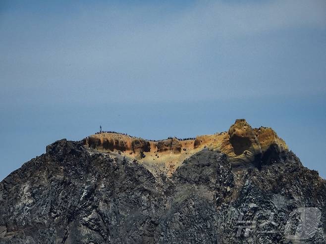 지난 12일(현지시간) 백두산 서파 코스에서 바라본 북파지역. (공동취재) 2025.6.15/뉴스1 ⓒ News1 황기선 기자