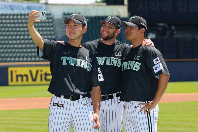 LG가  ‘호국보훈의 달’ 6월을 맞아 기념 유니폼을 출시했다. 사진 | LG 트윈스