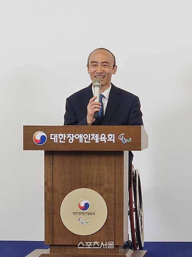 대한장애인체육회 정진완 회장이 16일 BDH 재단 배동현 이사장의 IPC 위원장 선거 출마 사식을 알리고 있다. 명동 | 김동영 기자 raining99@sportsseoul.com