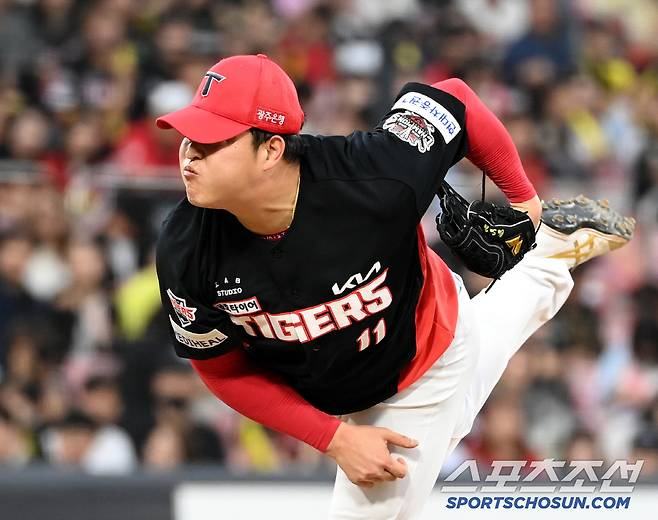 1일 수원KT위즈파크에서 열린 KIA와 KT의 경기, 8회말 KIA 조상우가 역투하고 있다. 수원=허상욱 기자wook@sportschosun.com/2025.06.01/