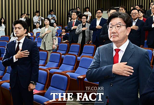 소수 여당으로서 대여 공세를 위해 여론전에 기댈 수밖에 없는 한계를 극복하기 위해서는 '진정성 있는 쇄신'을 통해 국민을 설득하는 게 최우선이라는 분석이 나온다. /배정한 기자