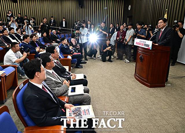 인사말 하는 권성동 원내대표.