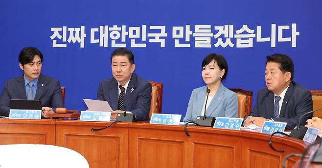 김병기 더불어민주당 당대표 직무대행 겸 원내대표가 16일 국회에서 열린 최고위원회의에 참석해 현안에 관해 발언하고 있다. 뉴스1