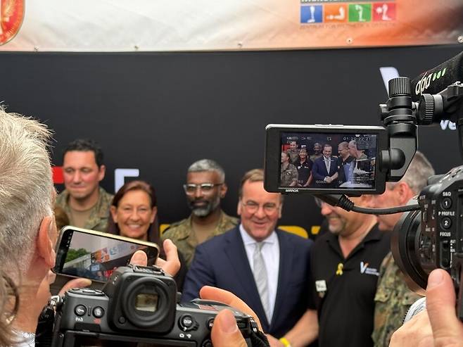 15일(현지시각) 독일 베를린 연방의사당 앞에서 열린 첫 재향군인의 날 행사장에 방문한 보리스 피스토리우스 국방장관. 사진 장예지 특파원 penj@hani.co.kr