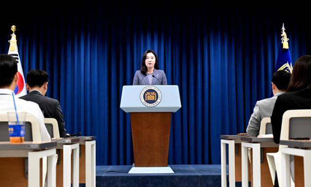 강유정 대통령실 대변인이 16일 서울 용산구 대통령실 청사에서 국민추천제와 관련해 브리핑을 하고 있다. 왕태석 선임기자