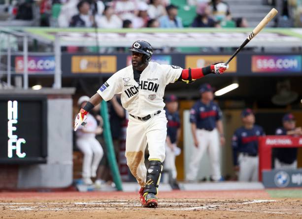 15일 인천 롯데전에서 결승 홈런을 터트린 에레디아. SSG 제공