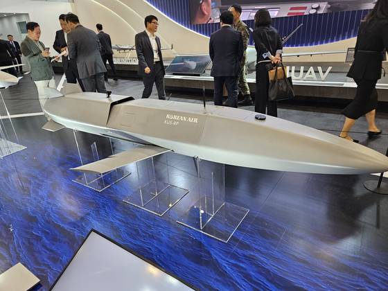 28일 부산 벡스코에서 열린 '2025 마덱스'에서 대한항공의 CCA 실물 모형이 전시돼 있다. 김효성 기자