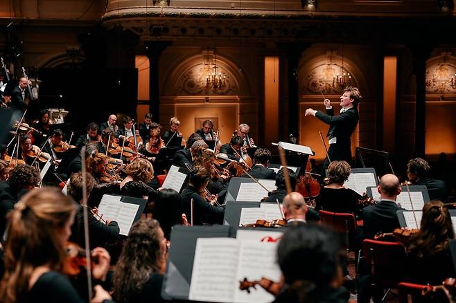 지휘자 클라우스 메켈레 _eduardus_lee