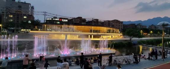 밤의 우이천 모습.  /서울시 제공