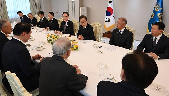 이재명 대통령이 6월 13일 서울 용산 대통령실청사에서 열린 6경제단체와 기업인 간담회에서 발언하고 있다. 사진=대통령실사진기자단