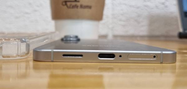 갤럭시 S25 엣지는 얇고 가볍고 화면이 크면서도 프리미엄 기능을 유지한 게 특징이다. 정옥재 기자