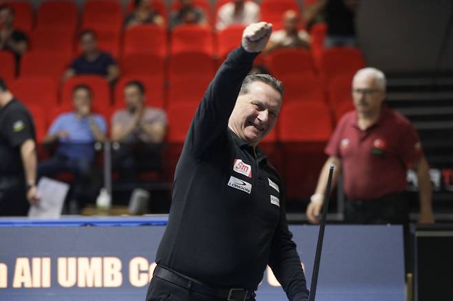 챔피언십 포인트를 득점한 후 우승 세리머니를 하는 에디 멕스. SOOP 제공