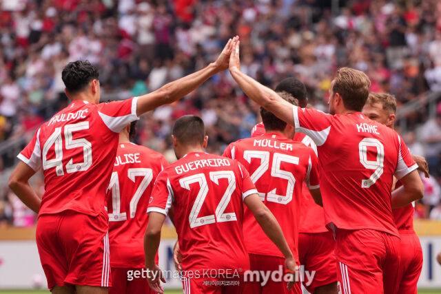 득점 후 함께 세리머니하는 바이에른 뮌헨 선수들. /게티이미지코리아