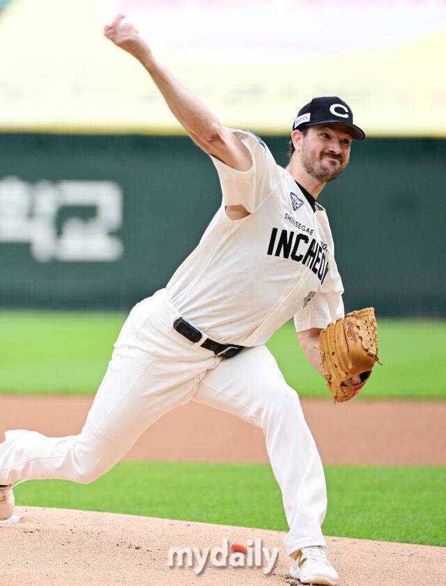 15일 오후 인천SSG랜더스필드에서 진행된 '2025 프로야구 KBO리그' 롯데-SSG의 경기. SSG 선발 앤더슨이 역투를 펼치고 있다./마이데일리