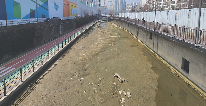 말라버린 우이천