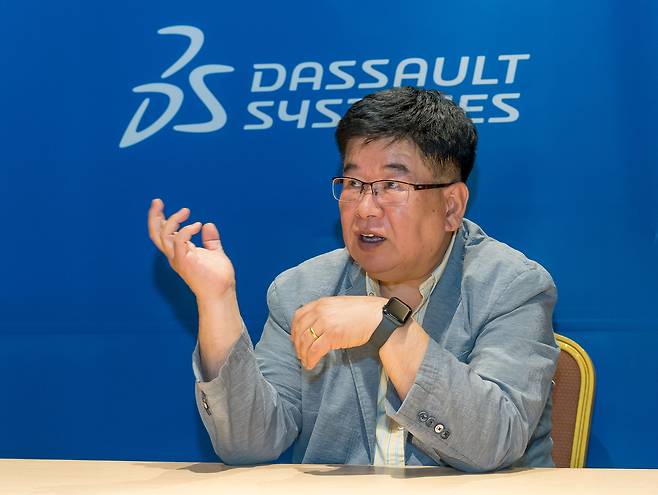 이광열 수산세보틱스 상무가 지난달 29일 헤럴드경제와의 인터뷰에서 다쏘시스템의 ‘3D익스피리언스 플랫폼’ 도입 사례를 소개하고 있다. [다쏘시스템 제공]
