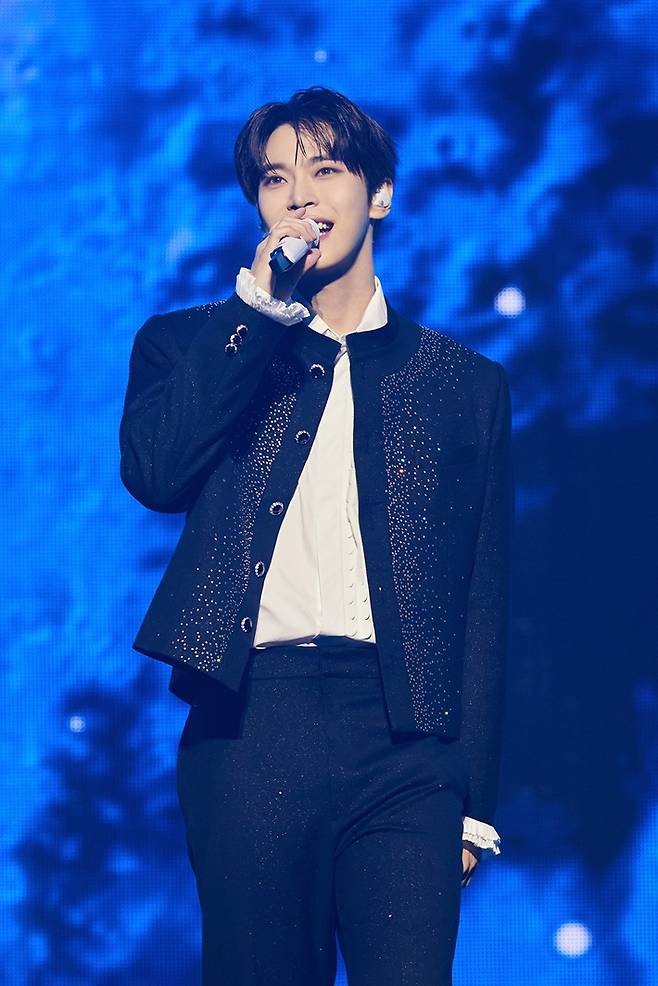 도영은 '깊은 잠'으로 오프닝을 열었다. SM엔터테인먼트 제공