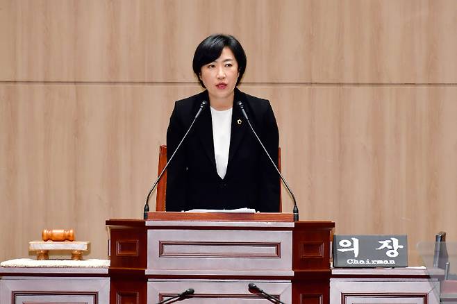 신수정 광주시의회 의장이 16일 시의회 제332회 1차 정례회 본회의에서 폐회사를 하고 있다. 광주시의회 제공