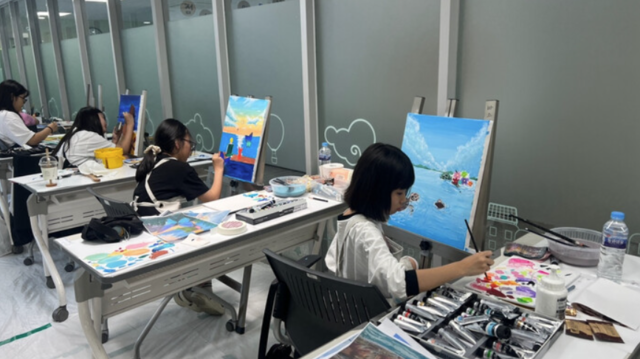 폐현수막에 그림을 그리는 경기 시흥시의 사생대회. 경기 시흥시