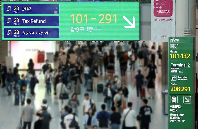 인천국제공항 제1여객터미널 면세구역이 붐비고 있다. 뉴시스