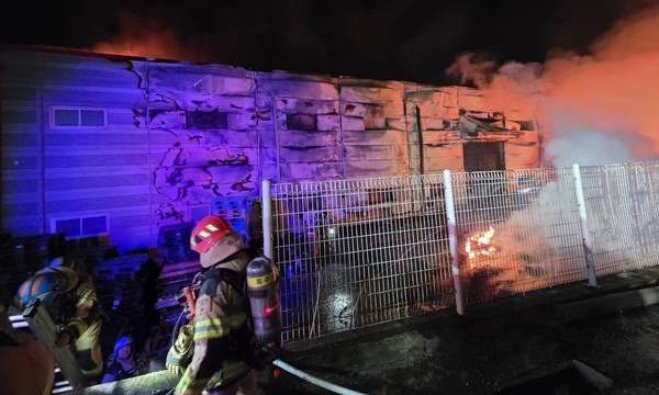 경기 화성시의 폐배터리 화재 현장. 경기도소방재난본부 제공