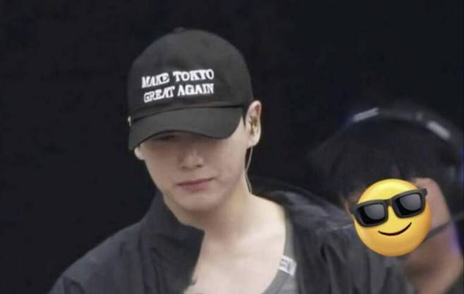 그룹 방탄소년단(BTS) 멤버 정국이 일본 우익 성향의 메시지를 담은 모자를 착용했던 모습. 사진=온라인 커뮤니티 갈무리
