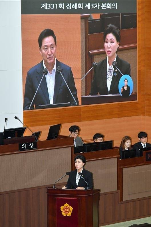 지난 12일 열린 제331회 서울시의회 정례회 제3차 본회의 시정질문에서 오세훈 시장에 게 질의하는 최재란 의원