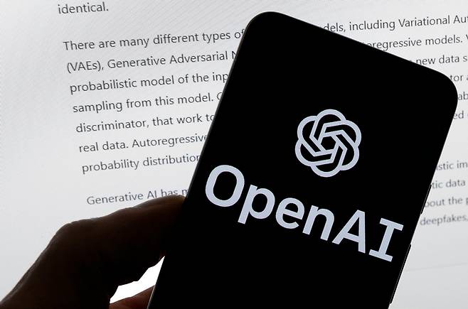 모바일 폰에 나타난 OpenAI 로고 ⓒAP 연합