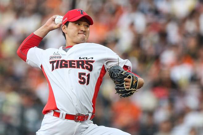 KIA 전상현은 시즌 초반 침체를 이겨내고 불펜진에 큰 힘이 되고 있다. 11일 광주 삼성전에서는 구단 최초로 4시즌 연속 10홀드를 기록했다. 사진제공｜KIA 타이거즈