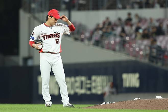 KIA 전상현은 시즌 초반 침체를 이겨내고 불펜진에 큰 힘이 되고 있다. 11일 광주 삼성전에서는 구단 최초로 4시즌 연속 10홀드를 기록했다. 사진제공｜KIA 타이거즈