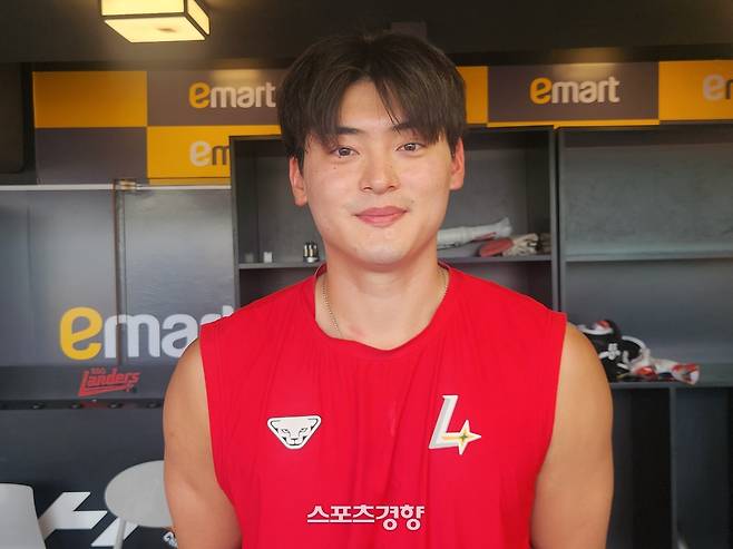 SSG 조병현이 15일 인천 SSG랜더스필드에서 롯데전을 앞두고 인터뷰하고 있다. 유새슬 기자