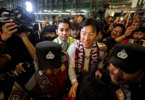 ▲ 신태용 대한축구협회 부회장은 꾸준한 '대인배 행보'로 인도네시아 팬심을 얻었다. 지난 1월 당혹스런 경질 통보 뒤에도 귀국하지 않고 남아 인도네시아축구 발전에 공헌했고 최근엔 월드컵 4차 예선 진출에 성공한 옛 제자들을 향해 날카로운 조언을 남겨 주목받았다. ⓒ 볼라넷