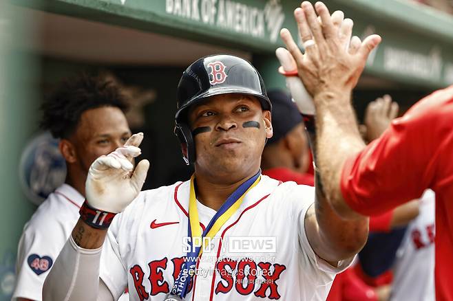 ▲ 보스턴 3루수였던 라파엘 데버스는 알렉스 브레그먼의 합류로 포지션이 애매해졌다. 구단은 데버스에게 지명타자를 원했지만 데버스는 반발했다. 결국 지명타자 출전은 받아들였지만 트리스탄 카사스의 부상으로 생긴 1루수 공백까지 채워달라는 요청은 거절했다.