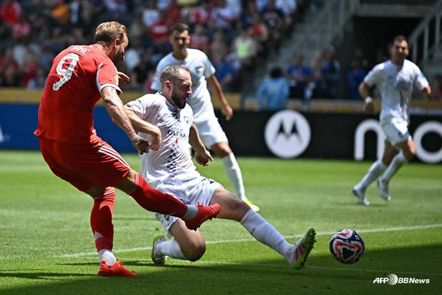 바이에른 뮌헨과 오클랜드 시티(흰색 유니폼)의 경기. /AFPBBNews=뉴스1