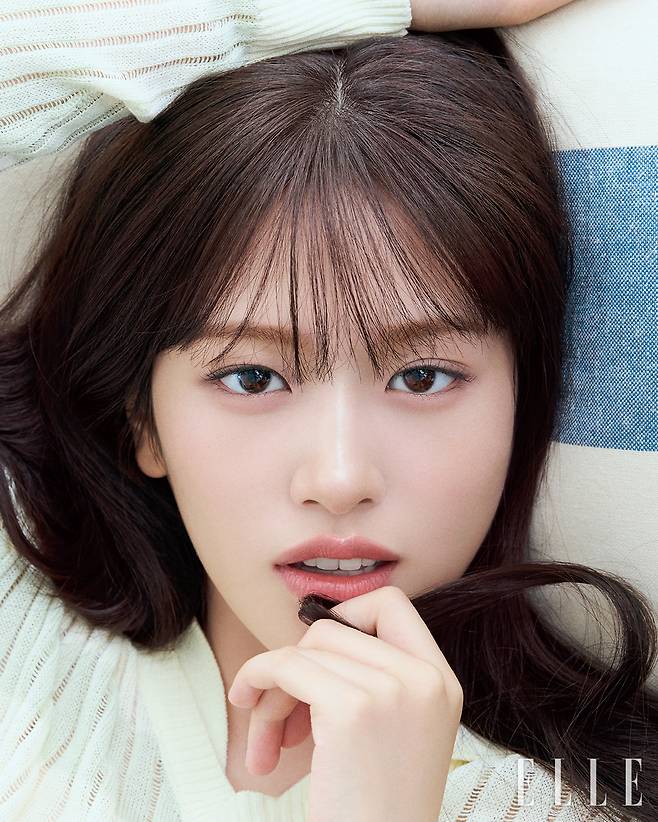 안유진, '안댕댕'과 '냉미녀' 사이