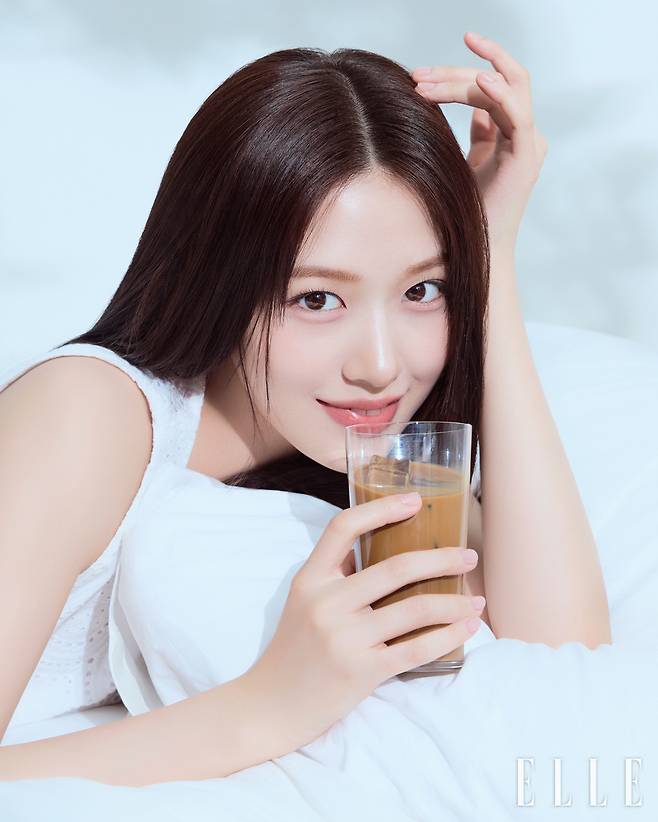 안유진, '안댕댕'과 '냉미녀' 사이