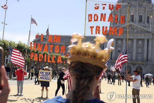 샌프란시스코에서 열린 '노 킹스' 집회 [Scott Strazzante/샌프란시스코 크로니클/AP=연합뉴스. 재판매 및 DB 금지]