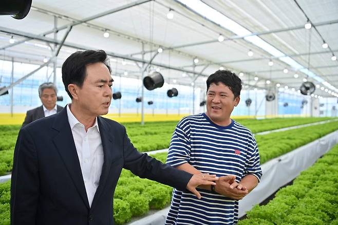 부여 스마트팜 단지 찾은 김태흠 충남지사 [충남도 제공. 재판매 및 DB 금지]