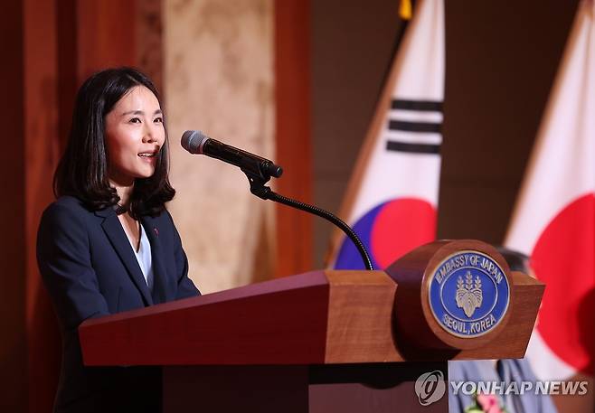 축사하는 김진아 외교부 2차관 (서울=연합뉴스) 김성민 기자 = 김진아 외교부 2차관이 16일 서울 중구 롯데호텔에서 열린 한일 국교정상화 60주년 기념행사에서 축사하고 있다. 2025.6.16 ksm7976@yna.co.kr