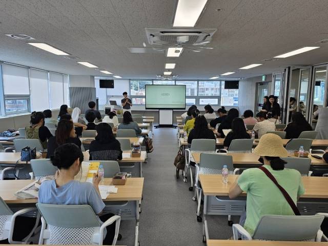 우울증은 성인에게만 나타나는 질환으로 여겨졌으나, 최근 들어서는 만 7~18세 소아·청소년에게도 흔히 나타난다. 가나병원 서민효 진료부장은 “아동·청소년의 정서적 문제에 대한 전문가적 개입이 늦을수록 성인기 우울증 유발가능성도 높아진다”고 밝혔다. 가나병원 제공