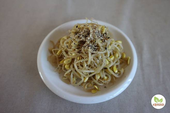 콩나물볶음 한접시